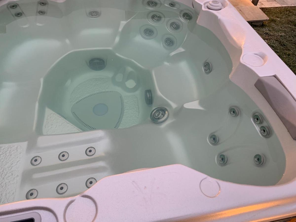 Chez La Rose Luxueuse Cottage Avec Jacuzzi Rouvres-la-Chétive Exteriör bild