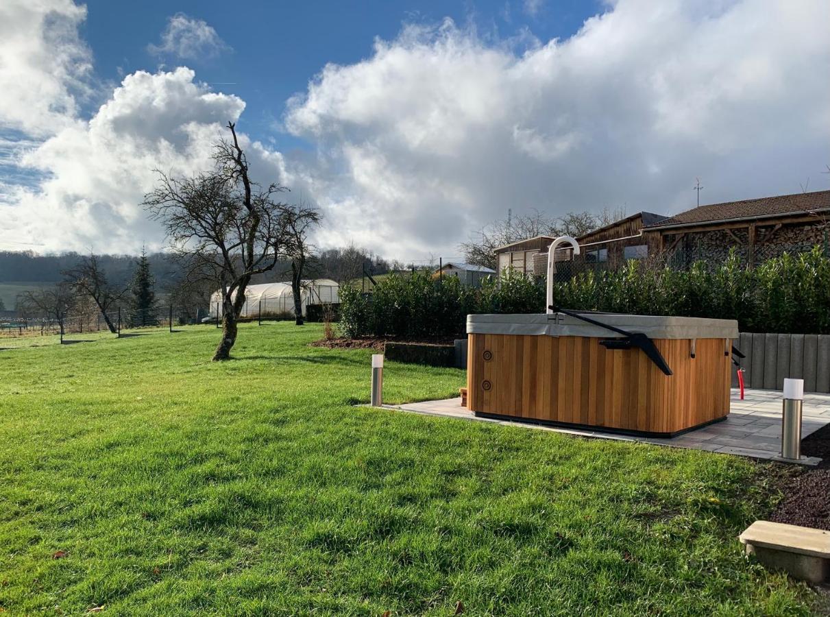 Chez La Rose Luxueuse Cottage Avec Jacuzzi Rouvres-la-Chétive Exteriör bild