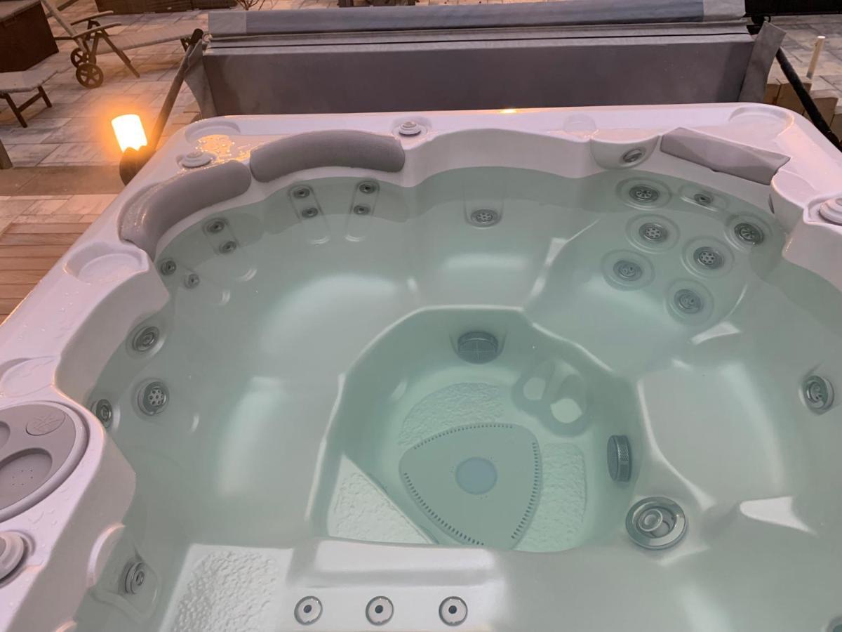 Chez La Rose Luxueuse Cottage Avec Jacuzzi Rouvres-la-Chétive Exteriör bild